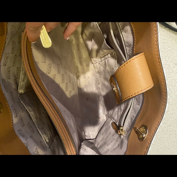 Handbag - Picture 9 of 10